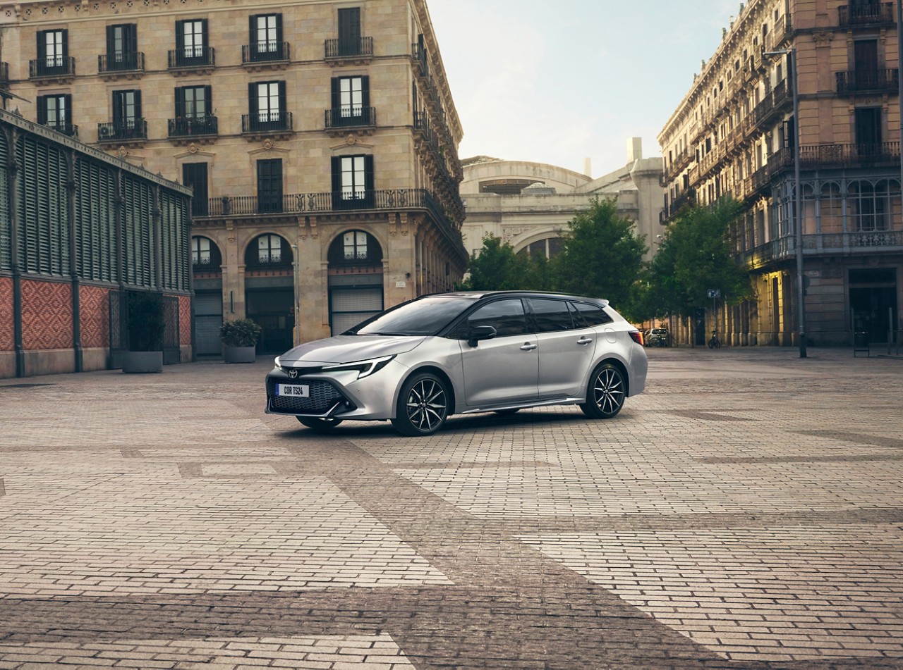 Corolla Touring Sport van opzij
