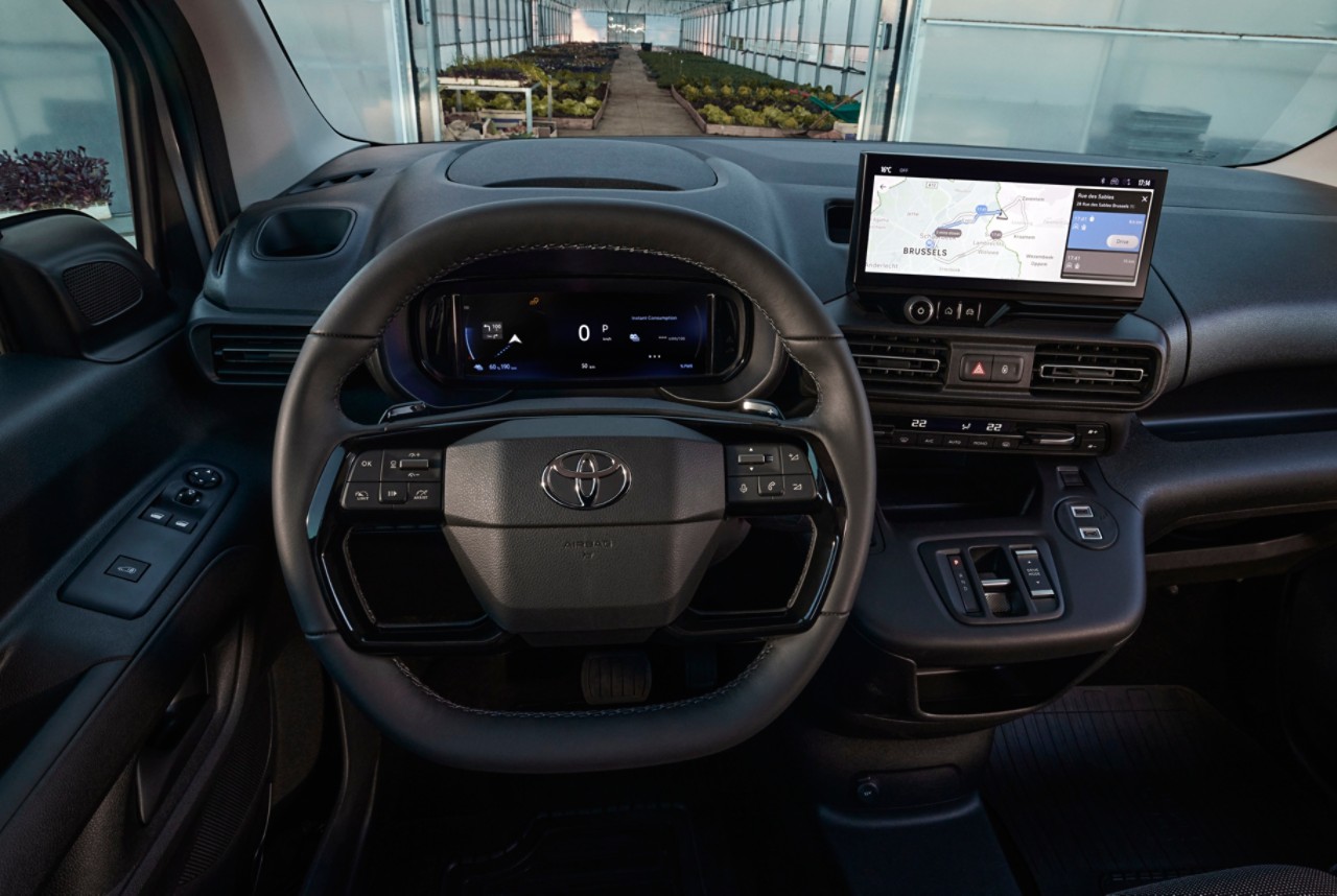 De digitale cockpit, het gemakkelijk toegankelijke touchscreen en het ergonomische stuurwiel van de Proace City